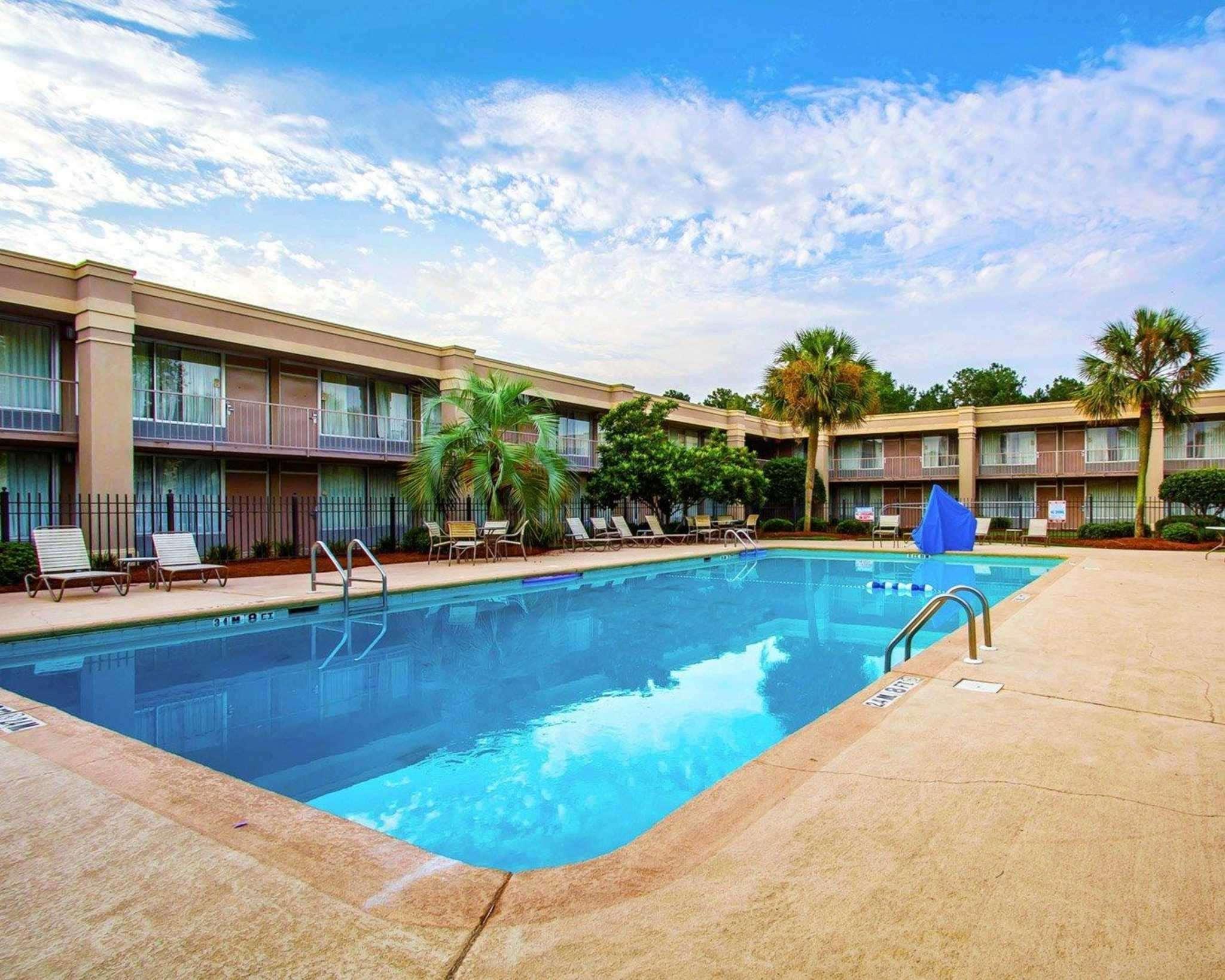 Clarion Inn & Suites Dothan South מראה חיצוני תמונה