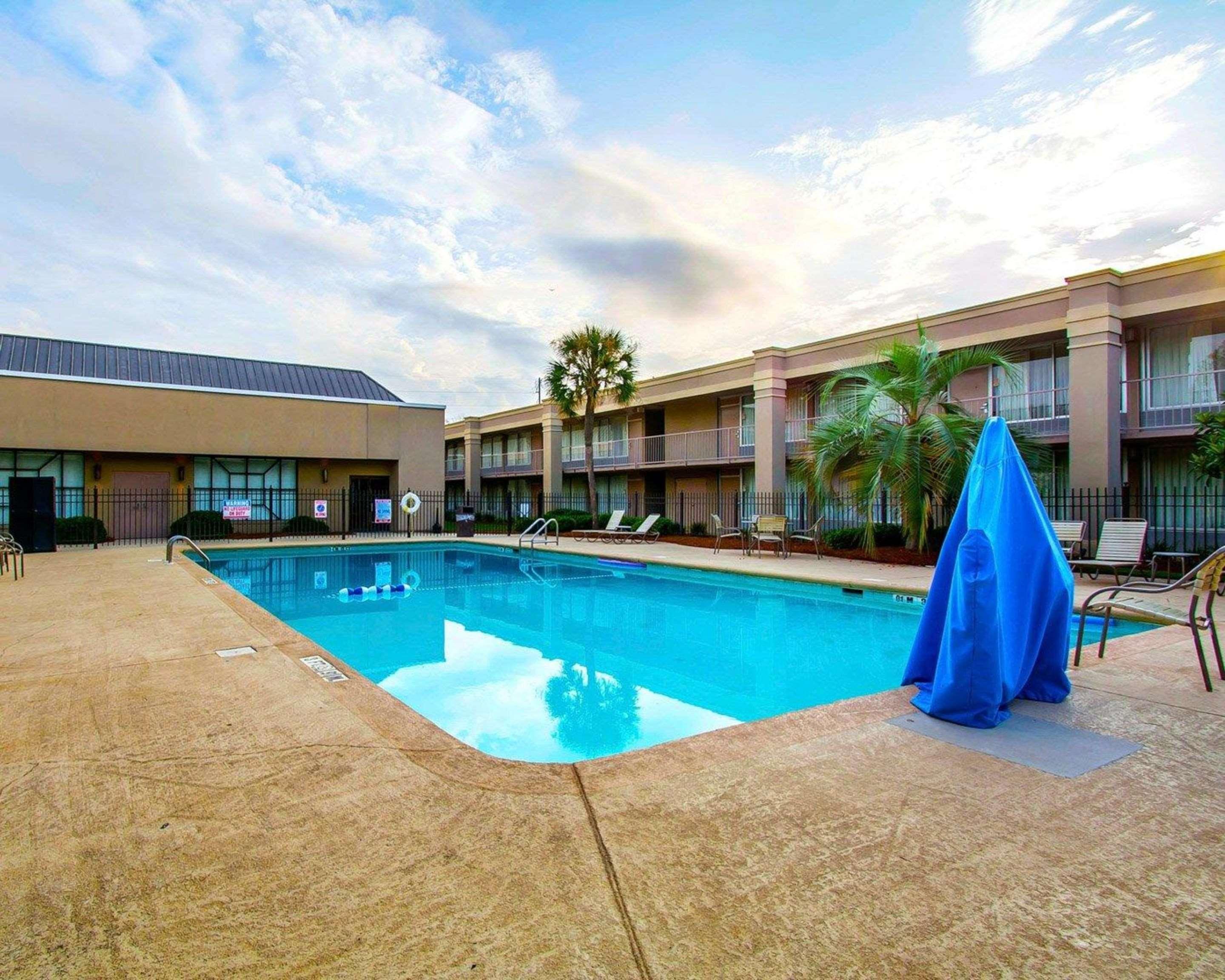 Clarion Inn & Suites Dothan South מראה חיצוני תמונה